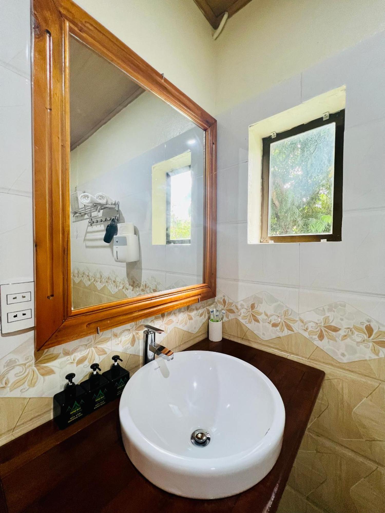 Tropical Valley Homestay - Villas ฟ็องญา ภายนอก รูปภาพ